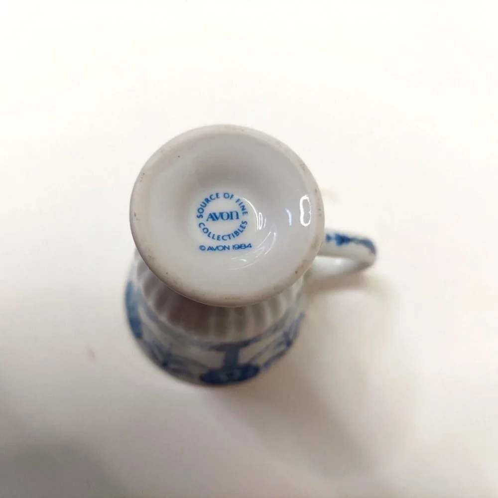 VTG 1984 Avon European Tradition Miniature Cup & Saucer Set Medici Porcelain - Picture 11 of 13